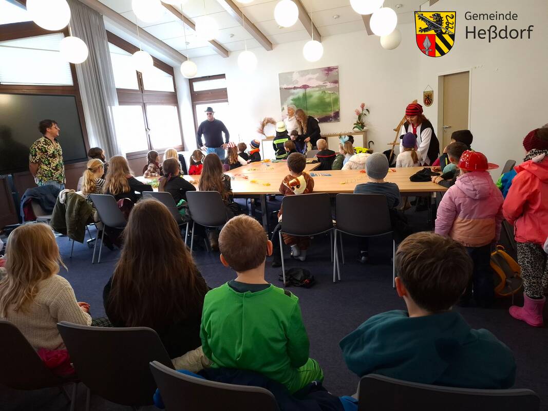Besuch des Hortes Hannberg am Rosenmontag im Rathaus Heßdorf