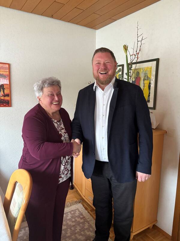 Elisabeth Hack 80. Geburtstag - Gratulation von Bürgermeister Axel Gotthardt