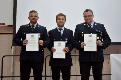 Für 25 Jahre aktive Dienstzeit wurden geehrt: Sebastian Schwarzmann, Carsten Maier und Peter Bock (1. Kommandant). (v. l.)