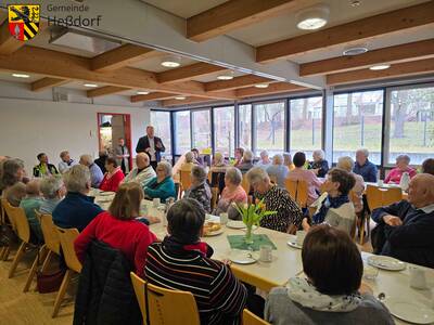 Nach der Begrüßung und Eröffnung gab der Erste Bürgermeister Axel Gotthardt auch einen kleinen Einblick in aktuelle Gemeinde-Themen - von Winterdienst über die Erweiterung des Kindergartens bis zur Kanalsanierung.