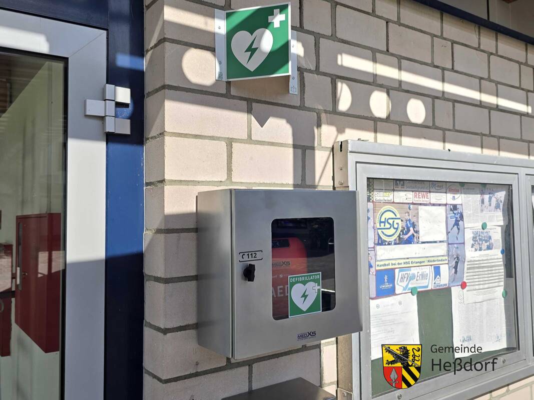 Öffentlicher Defibrillator (AED) - Sporthalle Seebachgrund