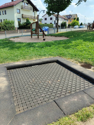 Bodentrampolin am Spielplatz in Heßdorf am Sportplatz