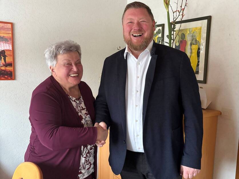 Elisabeth Hack 80. Geburtstag - Gratulation von Bürgermeister Axel Gotthardt