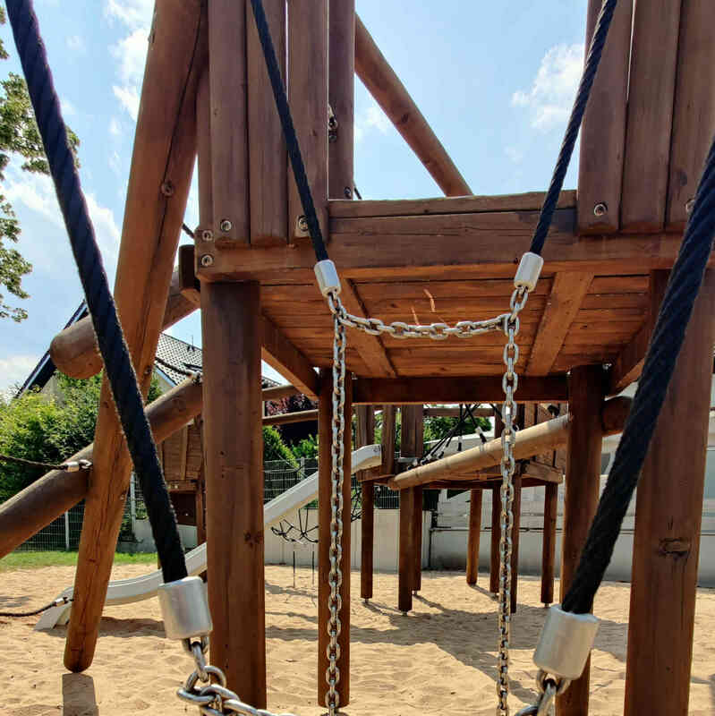 Klettergerüst am Spielplatz in Heßdorf am Sportplatz