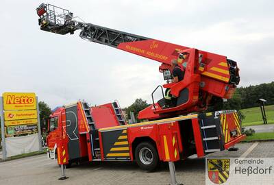 Auch die Feuerwehr Adelsdorf war beim Tag der offenen Tür der Feuerwehr Heßdorf am 25.09.2022 dabei. Sie präsentierte sich mit einem KMK – „Kran mit Korb“