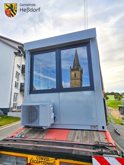 Die Container sind mit einer Klimaanlage ausgestattet, die im Sommer kühlt und im Winter als Heizung dient.