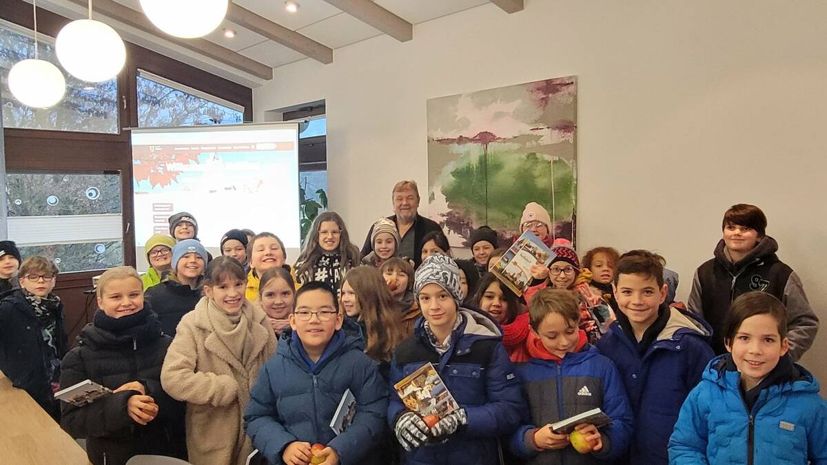 Grundschul-Besuch im Rathaus Heßdorf am 26.01.2023 - Gruppenbild