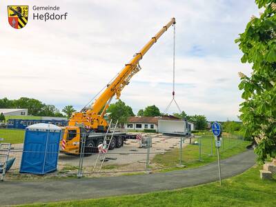 Die neue Containeranlage schließt sich rechtwinklig an die bereits bestehende (links in blau) an.