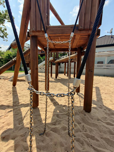 Klettergerüst am Spielplatz in Heßdorf am Sportplatz