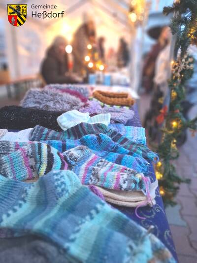 Handgestrickte Socken begeisterten die Besucher mit tollen Farben und viel Liebe zum Detail.