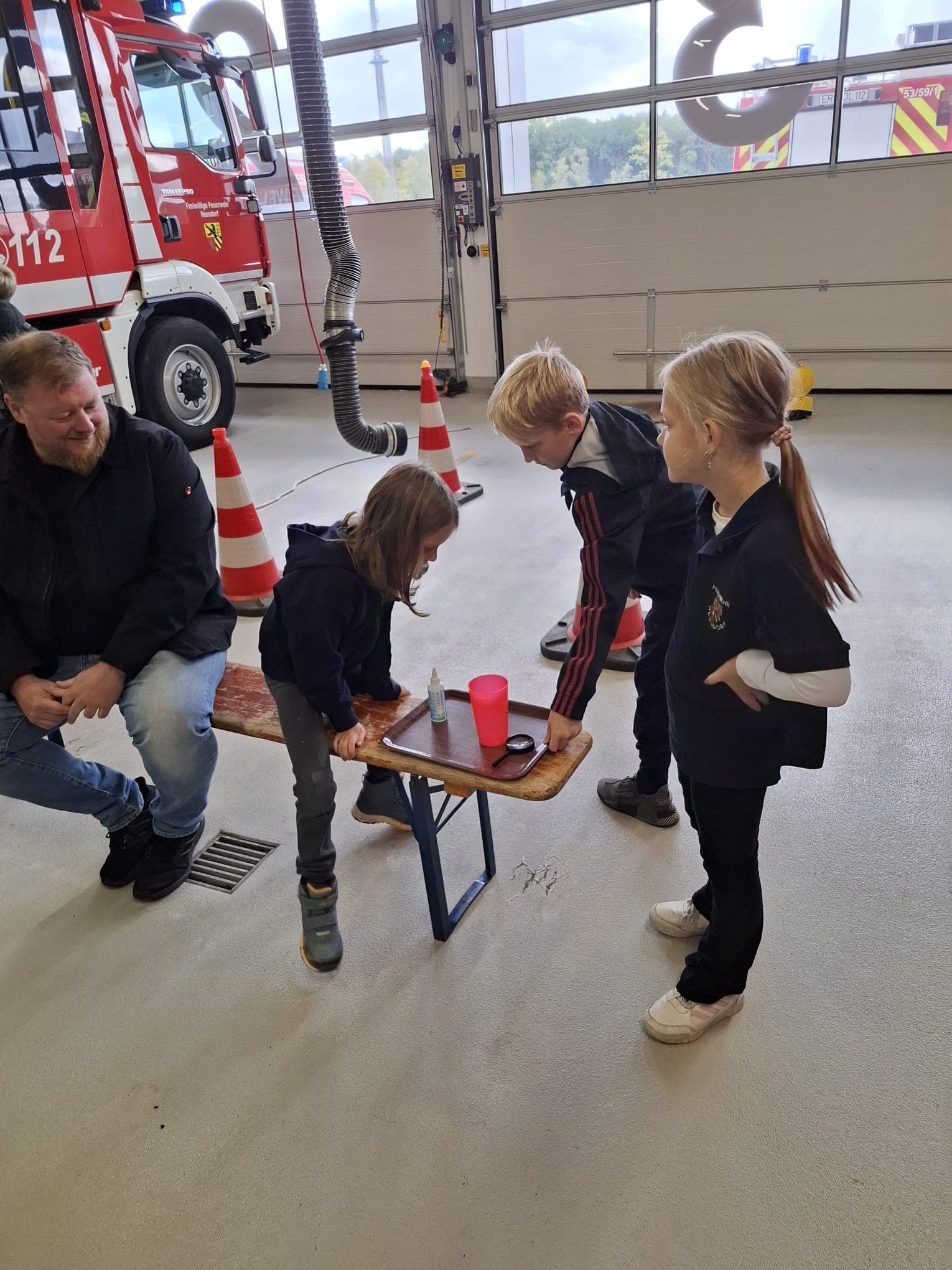 Mit Teamgeist und Geschick meisterten die Kinder die verschiedenen Aufgaben bei der Kinderflamme der Freiwilligen Feuerwehr Heßdorf.